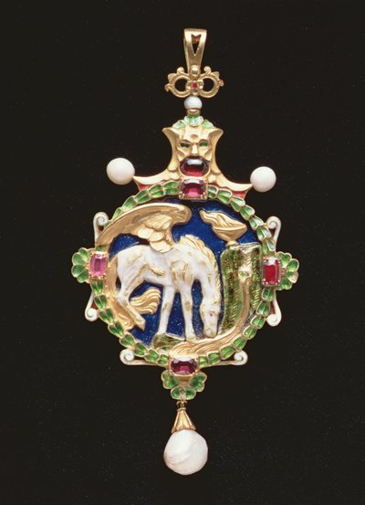 Pendentif Pégase contenant une miniature de Miss Edith Emily Cooper, fermé, 1901 (or et émail, perles, grenats et rubis) - Charles Ricketts